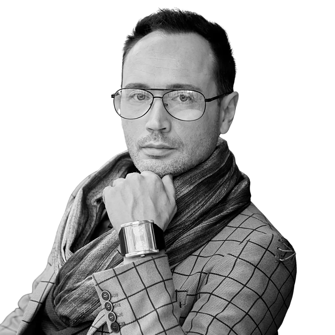 Сергей Пугачев — Российский художник-модельер, сценограф, художник по костюмам театра и кино