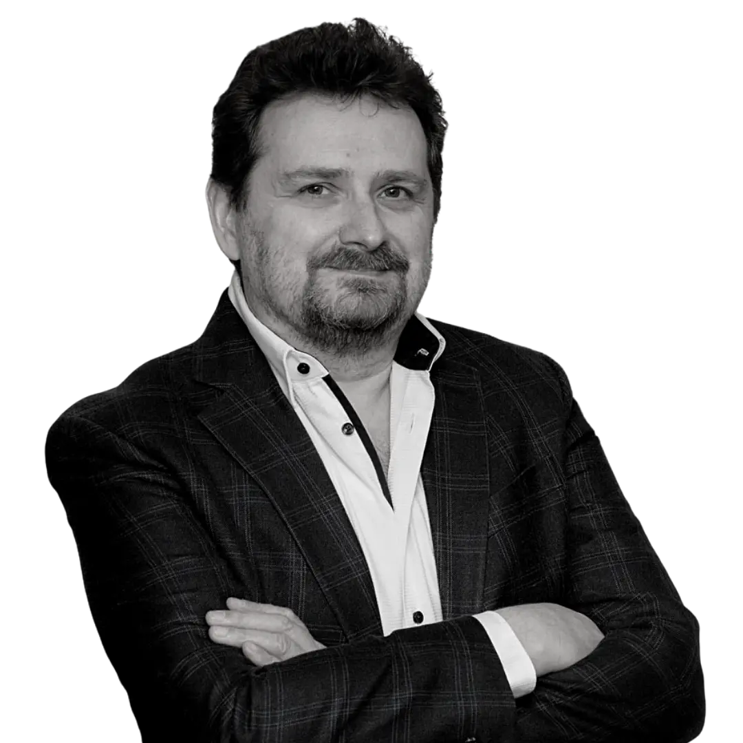 Илья Акифьев – владелец бренда наборов для вышивания «РИОЛИС»