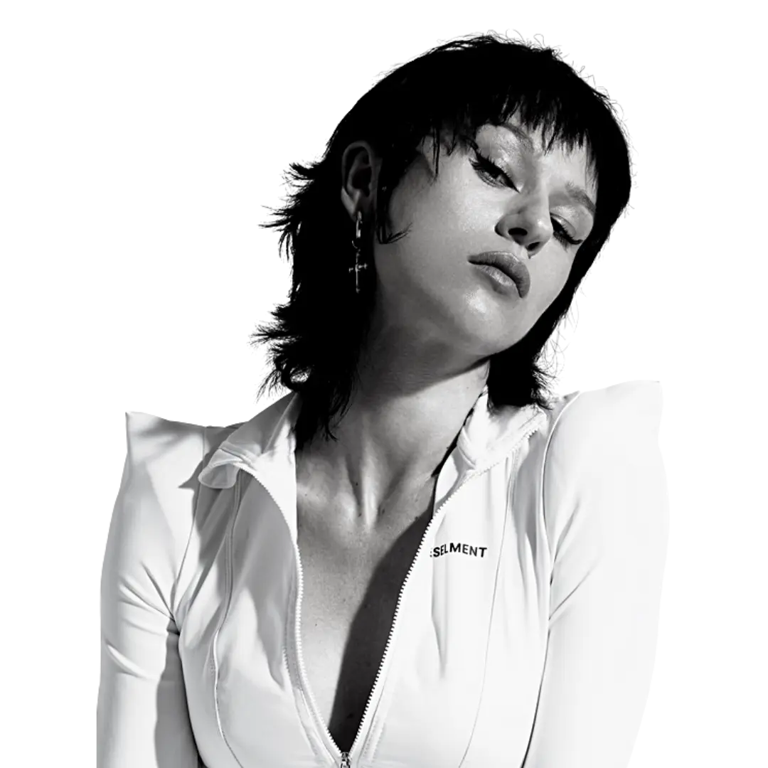 Екатерина Иванчикова, популярная певица, солистка и автор песен поп-группы IOWA