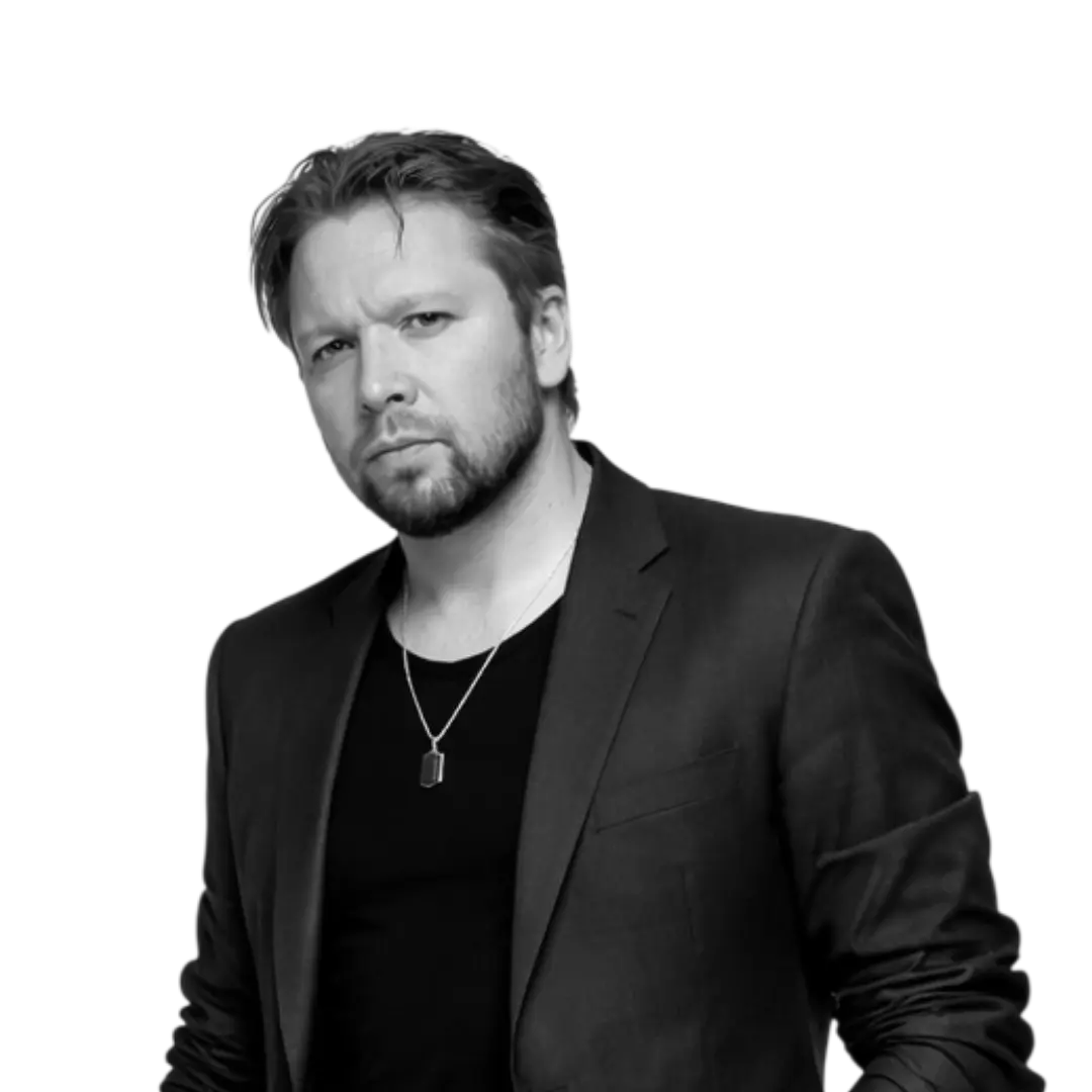 Артём Красильников — диктор, официальный голос «Авторадио», автор и ведущий программ на «Радио Рекорд», актер озвучивания